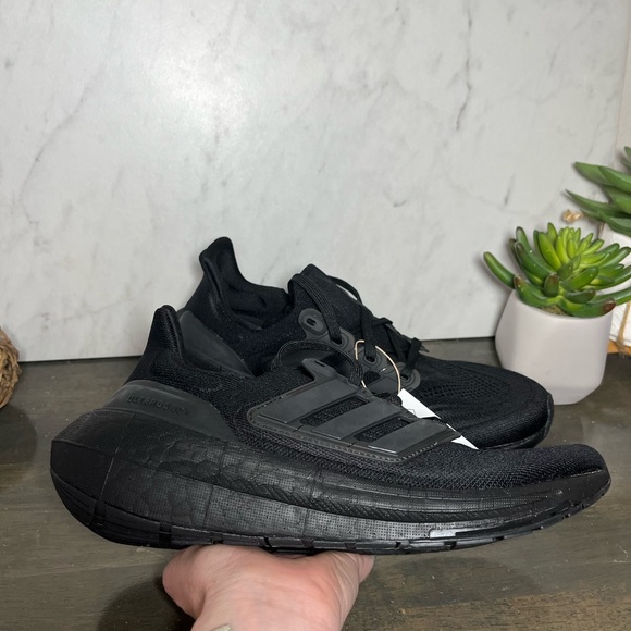 adidas UltraBOOST Light Triple Black - Picture 8 of 9